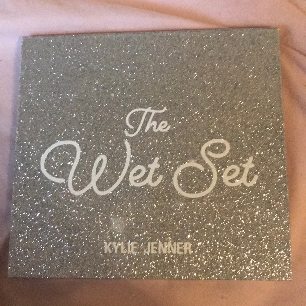 Kylie Cosmetics “Holiday Wet Set” palette